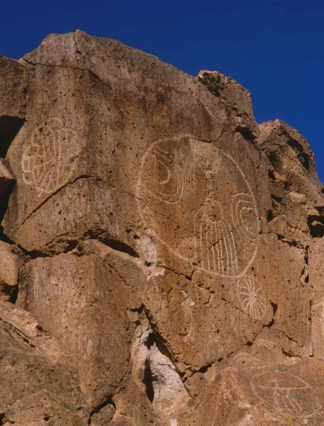 California, Owens Valley, Curvilinear petroglyphs
